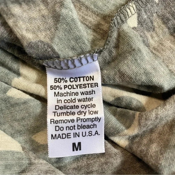 NWOT Medium Real Men Wear Black 3/4 Sleeve Tee Camo - Picture 5 of 8